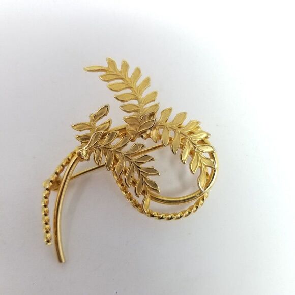 Vintage Leaf Fronds Brooch, Gold Tone Spiral Loop Design, Minimal Unisex Style - Picture 2 of 6
